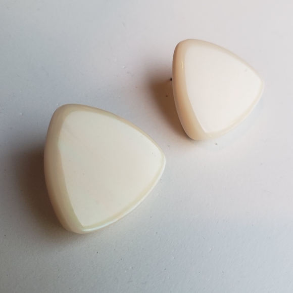 Oversized Faux Mother-of-pearl Lucite Retro Triangle Earrings - Picture 2 of 6